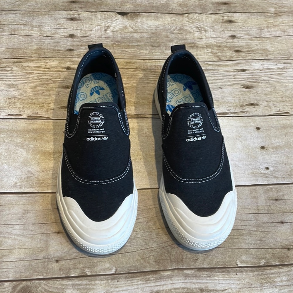 Adidas Nizza RF slip-onshoes - Fits Women 6.5